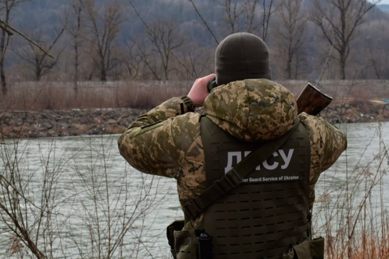 На Закарпатье мужчину отвезли на границу и там составили на него протокол о попытке незаконного перехода