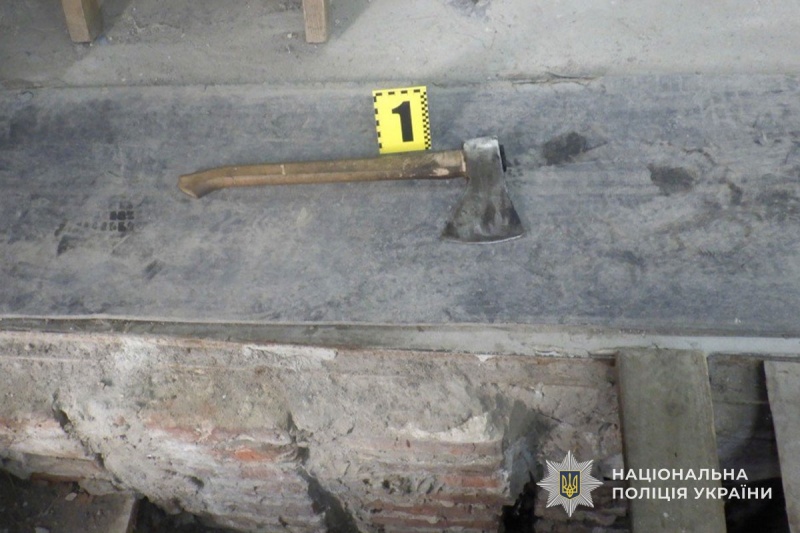 В Тернополе мужчина встретил людоловов с топором и коктейлем Молотова