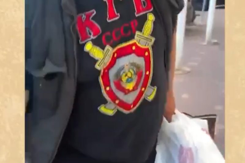 В Одессе нацики-ганульцы спровоцировали новый скандал, прицепившись к старику за футболку с надписью «КГБ. СССР»