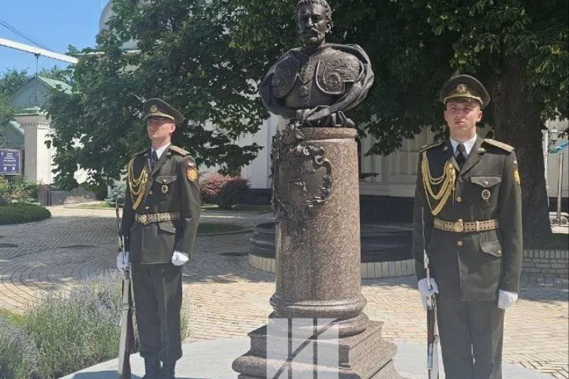В Киеве на месте снесённого памятника Ленину по распоряжению Зеленского будет установлен памятник Мазепе