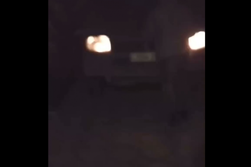 В Ровенской области женщины живой стеной перекрыли дорогу вооружённым ТЦКашникам