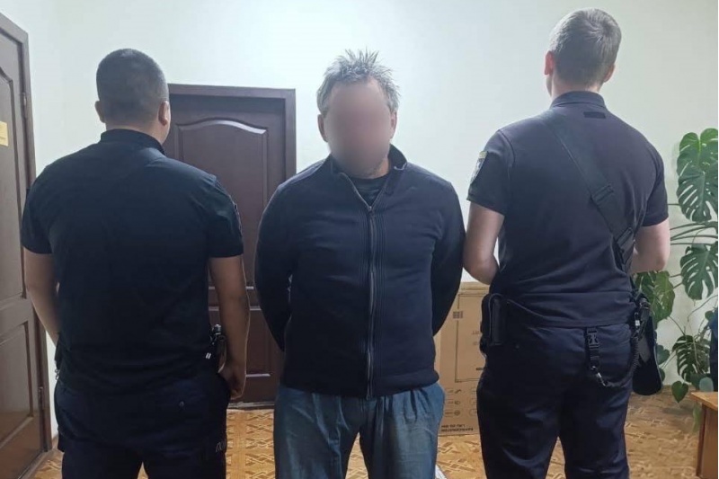 В Самаре местный житель залил баллончиком и ранил ножом ТЦКашника