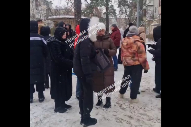 Из-за отсутствия тепла и света жители перекрывают дороги в Киеве и Одессе