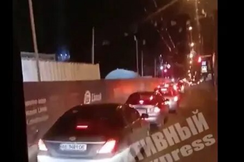 В Днепре таксисты провели акцию протеста с требованием повысить тариф