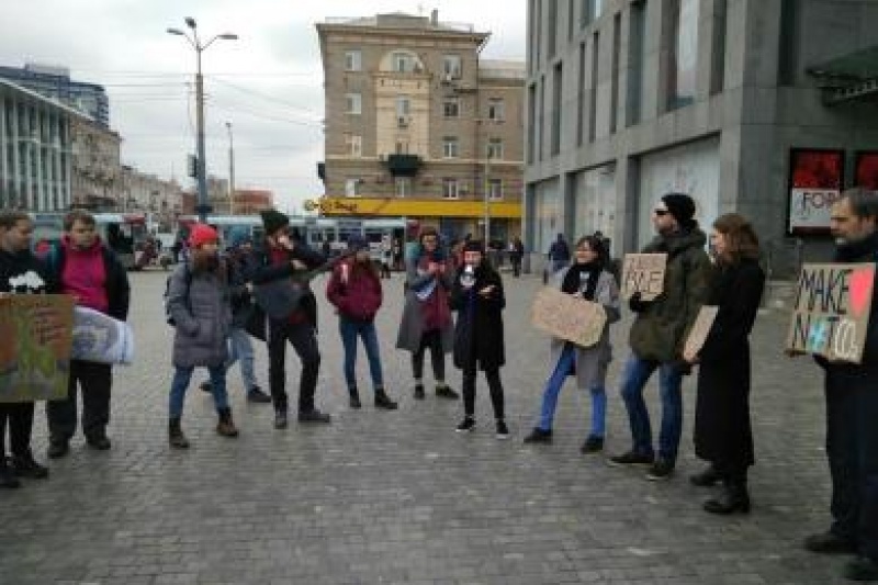 Дніпряни страйкували на Центральній площі, аби привернути увагу до стану екології у місті