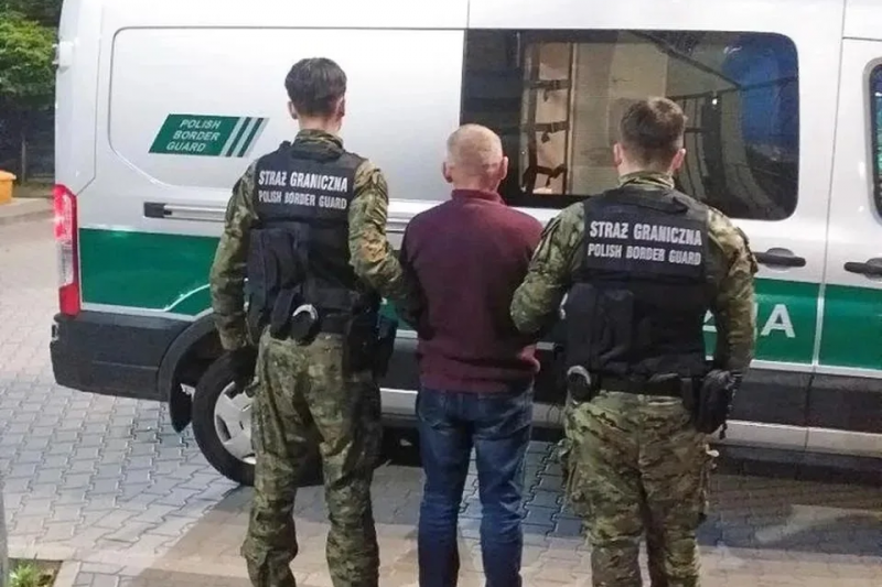 Польша депортировала украинца за вылов сома в одном из варшавских озёр