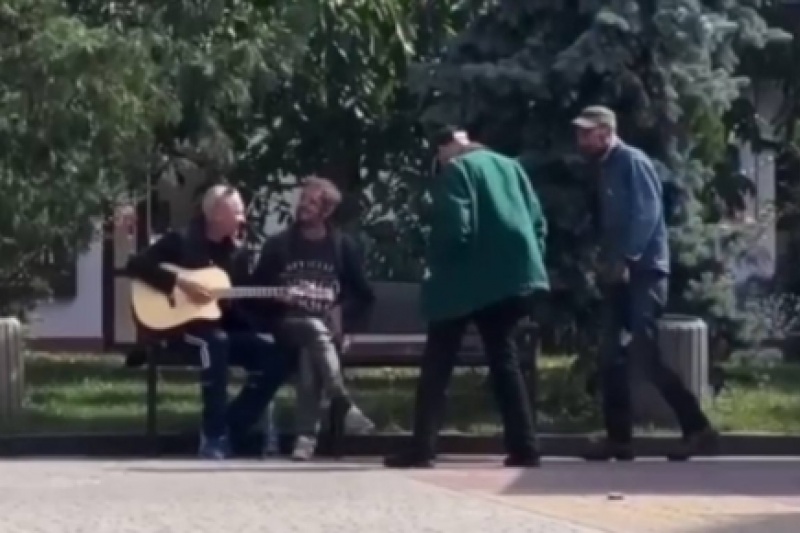 В Тернополе местная фарионша сдала мужчин в ТЦК за песни на русском