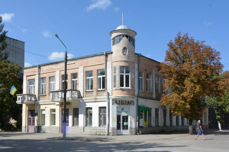 В Токмаку мешканці збирають підписи проти ліквідації району