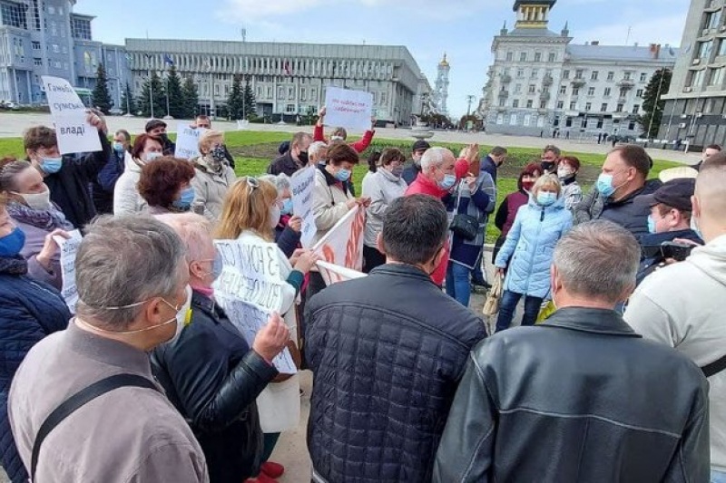 Мітинги, скасована сесія, міський голова з підозрою на COVID19: ранок під Сумською міськрадою