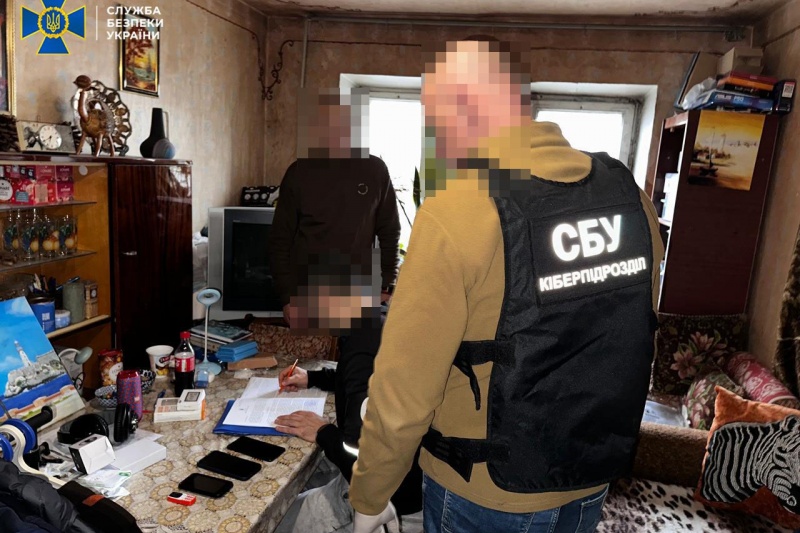 В Днепре СБУ задержала мужчину, который оповещал жителей города о передвижениях ТЦКашников
