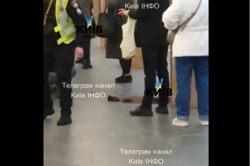 В Киеве на станции метро «Контрактовая площадь» мужчине порезали лицо