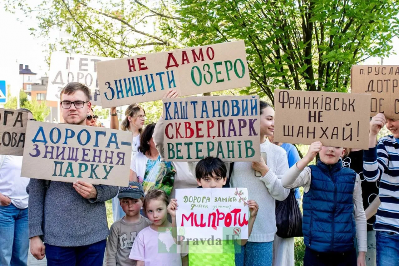 В Ивано-Франковске жители вышли на акцию за сохранение городского Парка