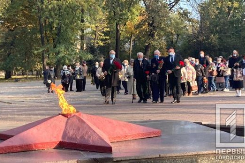 В Кривом Роге возложили цветы в честь освобождения Украины от нацистских захватчиков