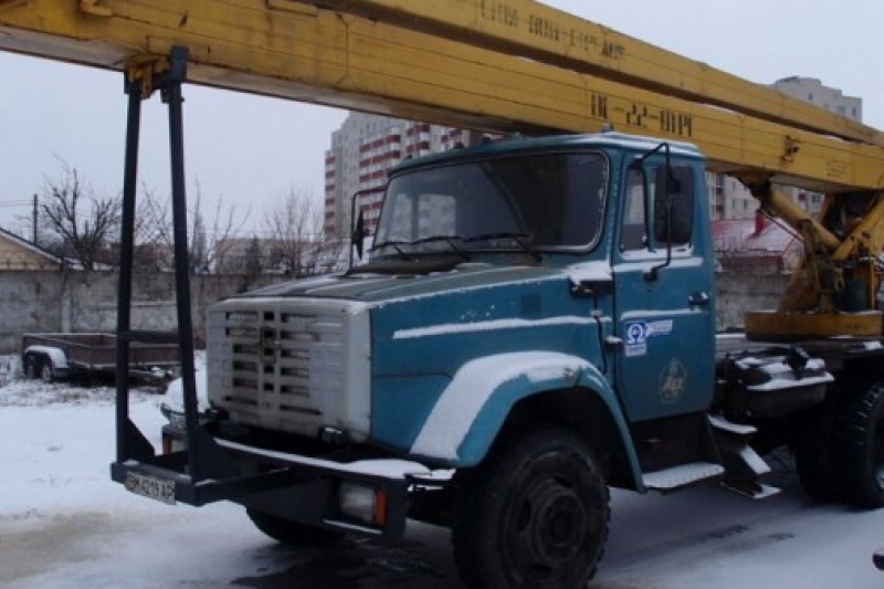 Сумское НПО расплатилось с долгами по зарплате автомобильным подъемником