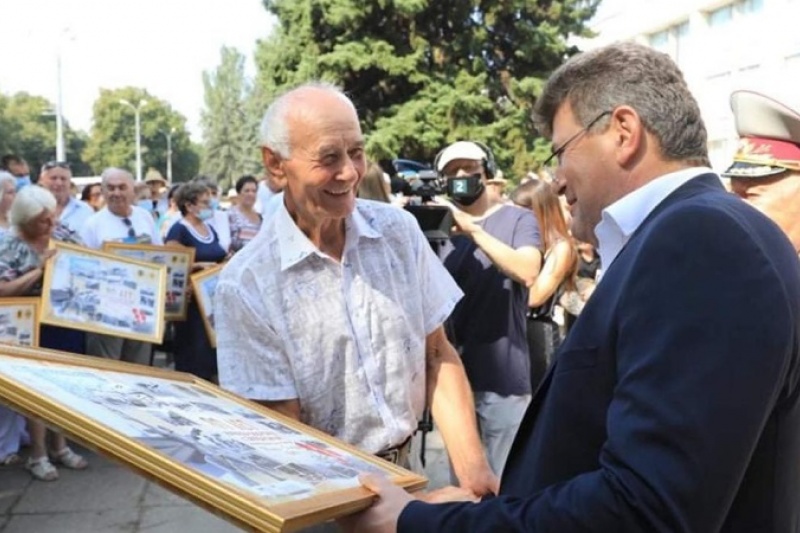 У Запоріжжі пройшов мітинг, присвячений 80-й річниці початку оборони міста