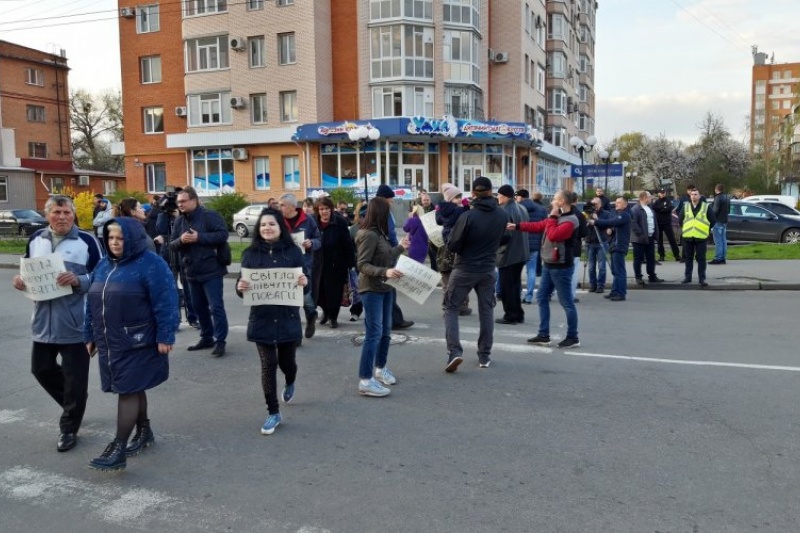 Протестующие полтавчане снова перекрыли улицу