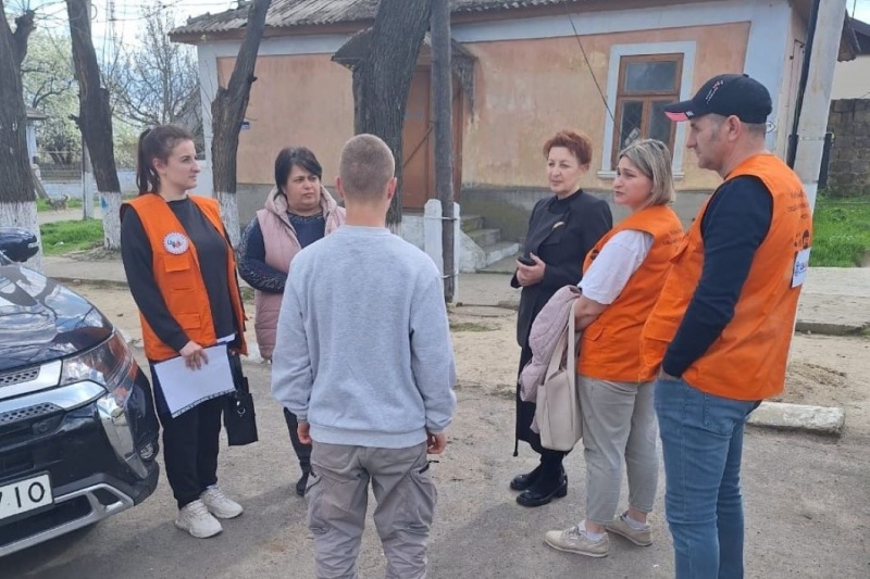 В Измаильском районе военкомы заломали руки 14-летнему подростку, но, выяснив его возраст, выбросили на трассе