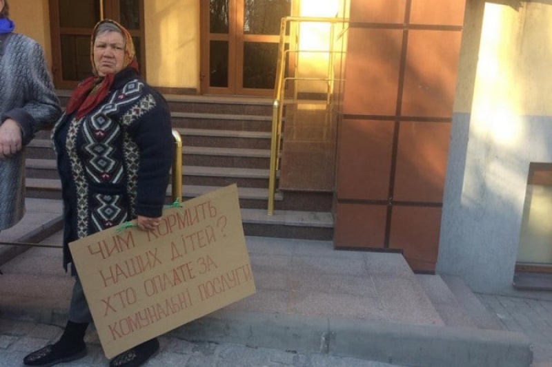 Под прокуратурой Запорожской области митинговали жители Натальевки