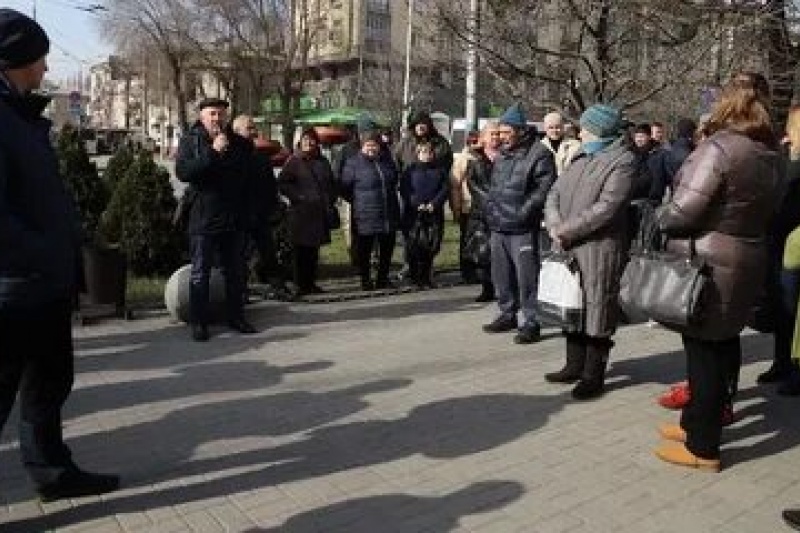 Запорожские рыночники продолжают митинговать вопреки карантину