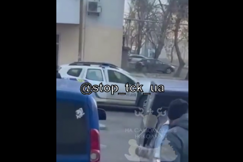 В Николаеве ТЦКашники сбили женщину, пытавшуюся не допустить могилизации