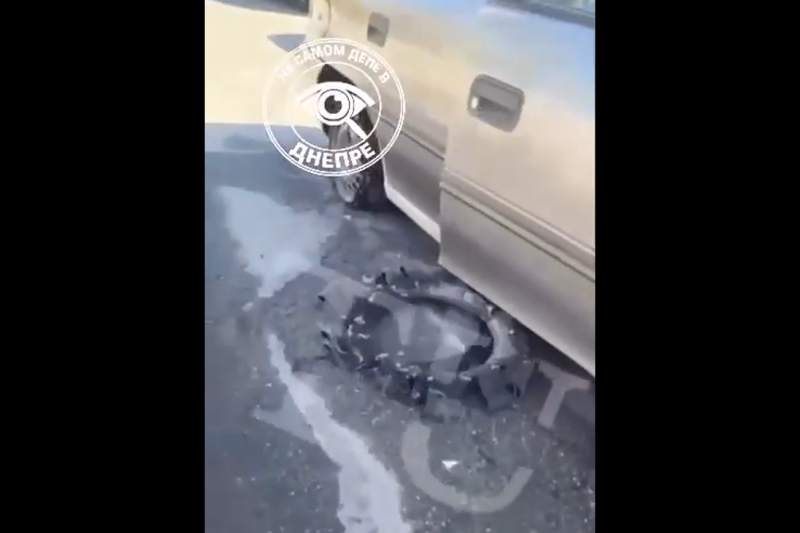 В Днепре ТЦКашники порезали колёса машины гражданина, который отказался предъявлять им документы