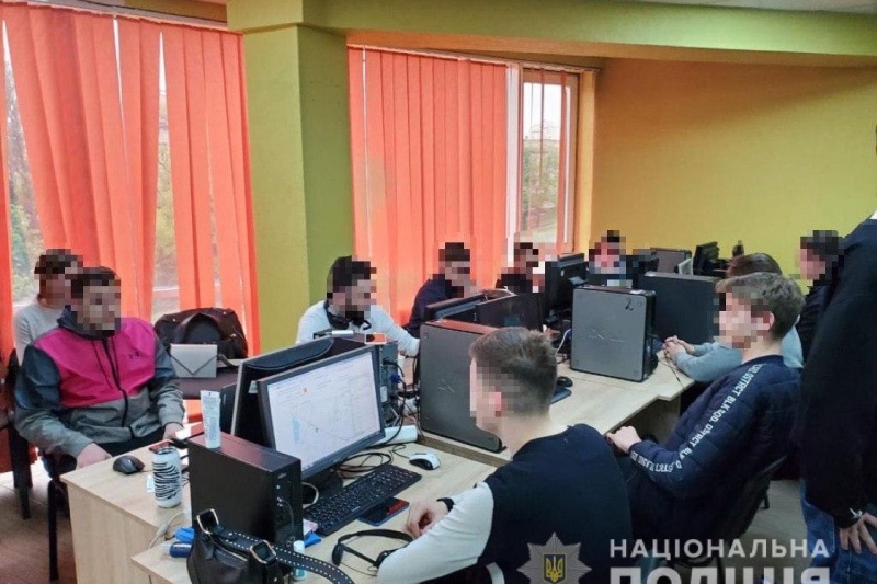 В Днепре вся молодёжь работает в мошеннических колл-центрах