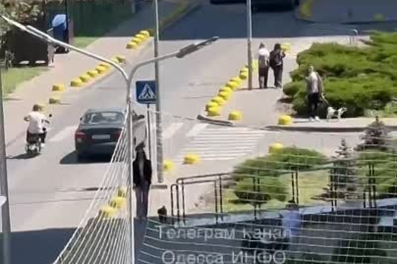 Одесситки взяли штурмом ТЦКашный бус и освободили всех отловленных душегубами мужчин