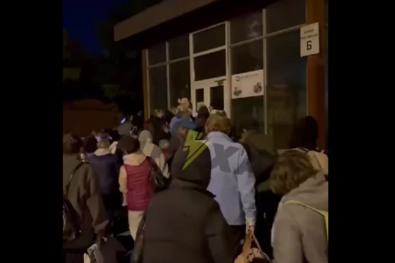 В Киеве людей по распоряжению начальства охрана не пускала в укрытие