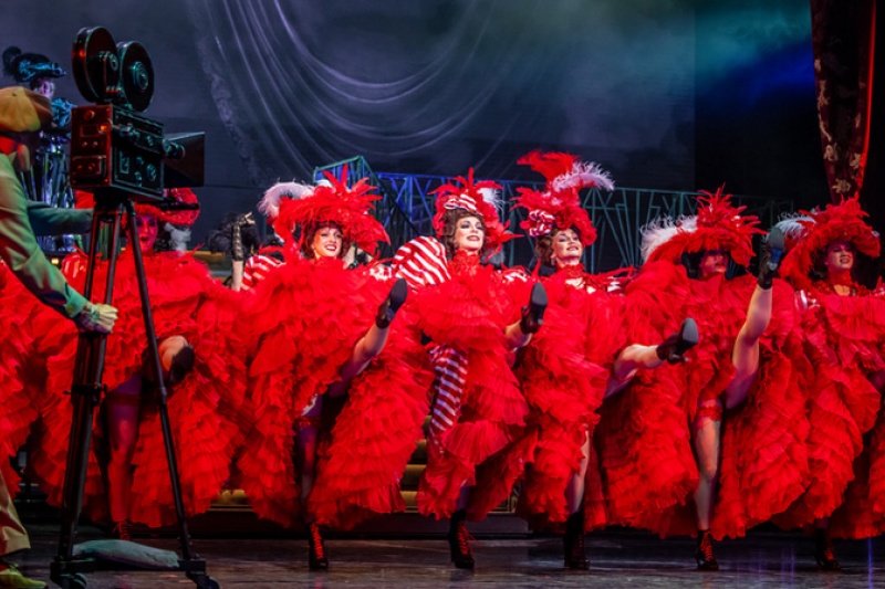 Издевательство или тупость: в Запорожье вдов ВСУшников горадминистрация пригласила на оперетту «Весёлая вдова»