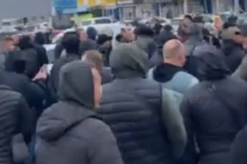 В Одессе на рынке «7-й километр» граждане взбунтовались против произвола ТЦКашников