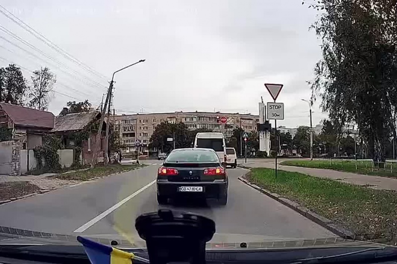 В Чернигове мужчине удалось сбежать от ТЦКашников из их автобуса