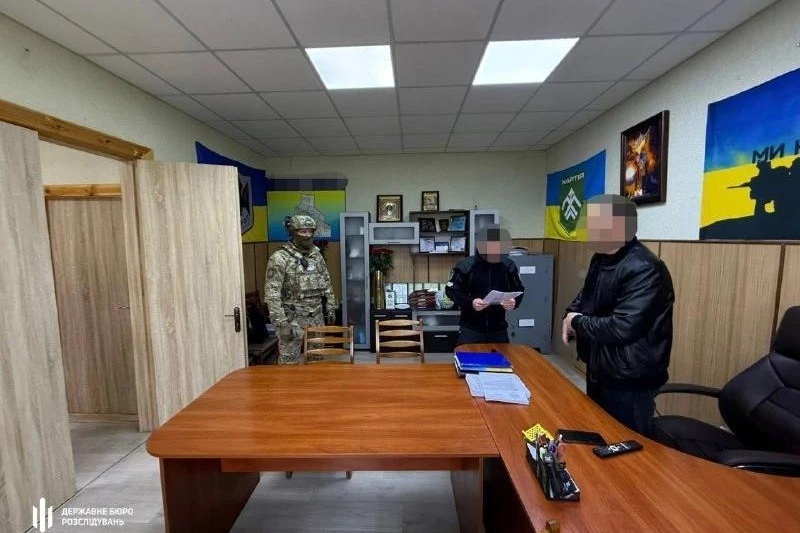 В Харькове людоловы, представившись СБУшниками, зашли в дом и по одному из жильцов открыли огонь, а двоих силой увезли в ТЦК