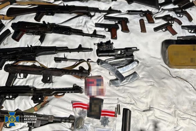 В Киевской области задержана группа торговцев оружием