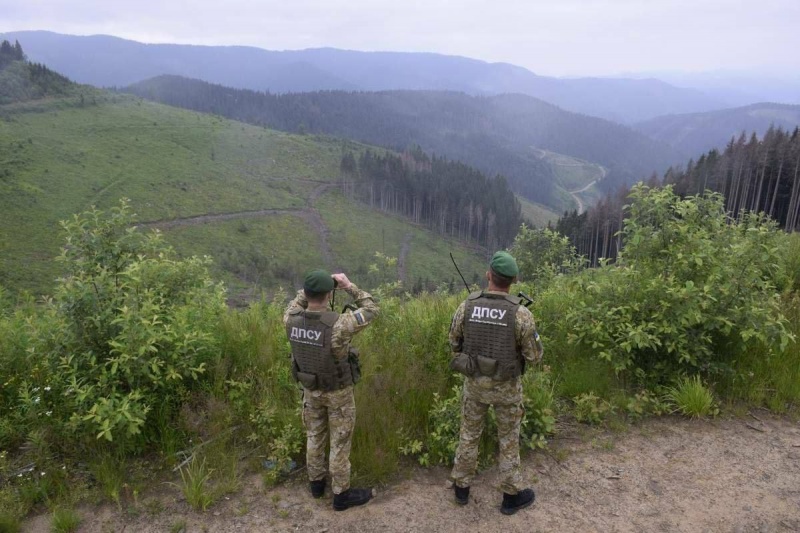 Харьковчане горными тропами сбежали из концлагеря имени Зеленского
