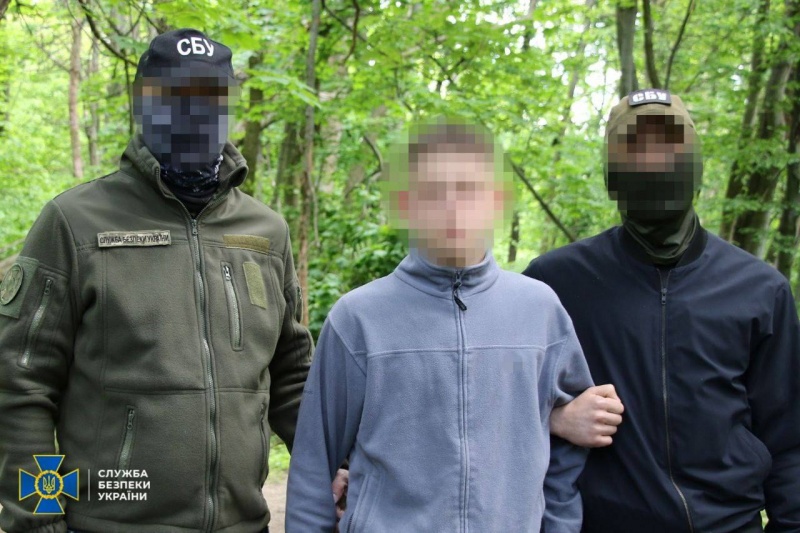 В Киеве СБУ задержала школьника, который собирался подорвать здание ТЦК