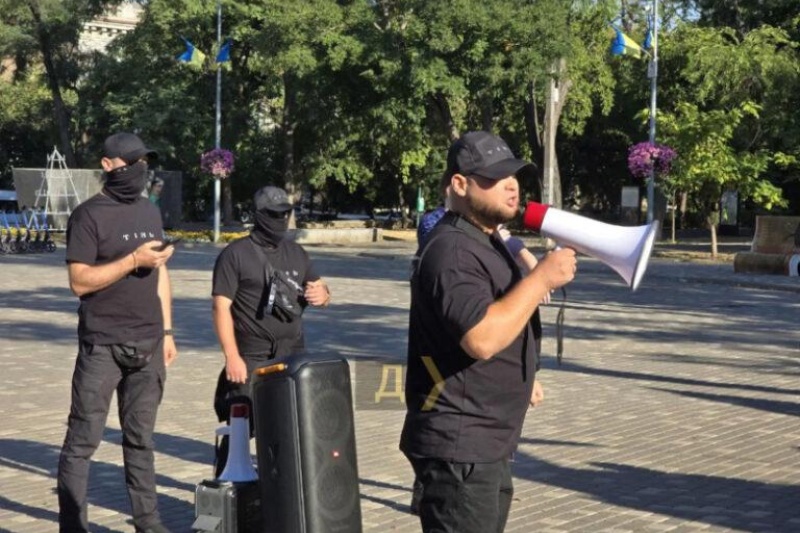Украинская власть завезла в Одессу свежих нацистских мородоворотов