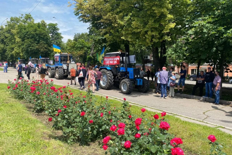 У центрі Полтави мітингують проти ринку землі