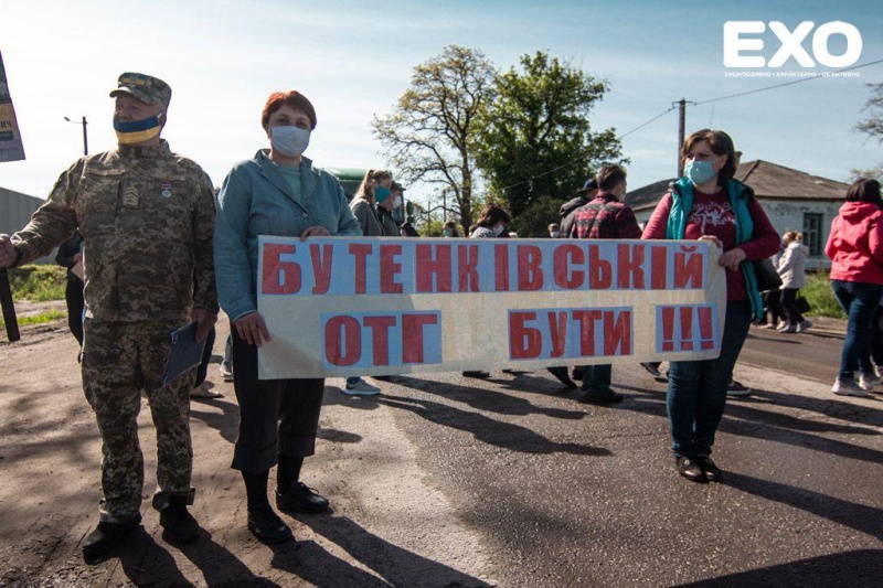 Полтавщина протестує: ще одна ОТГ перекрила дорогу через ліквідацію громади