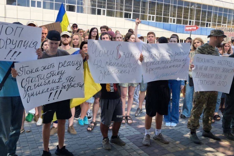 В украинских городах прошли акции протеста с острыми требованиями к власти