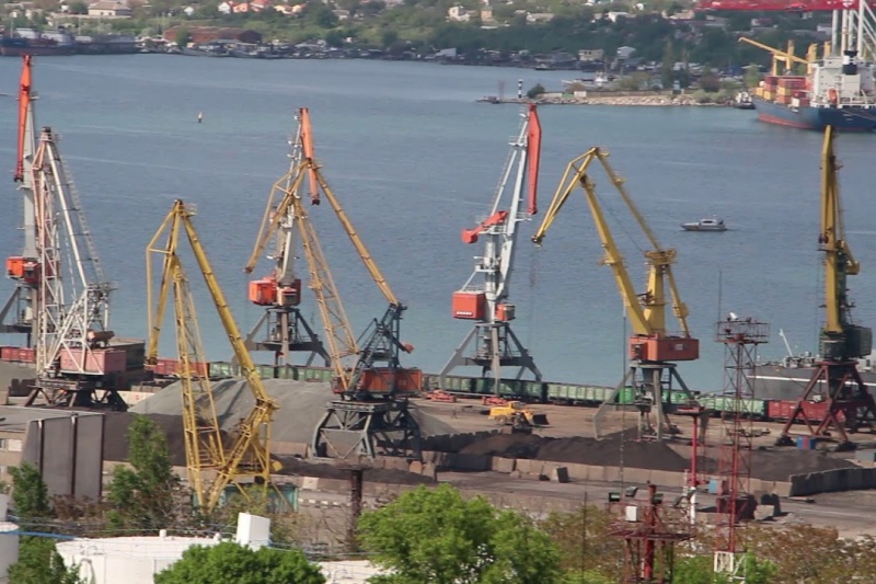 Одесса. Как военачальники ВСУ и СБУ воруют гражданские автомобили прямо из порта