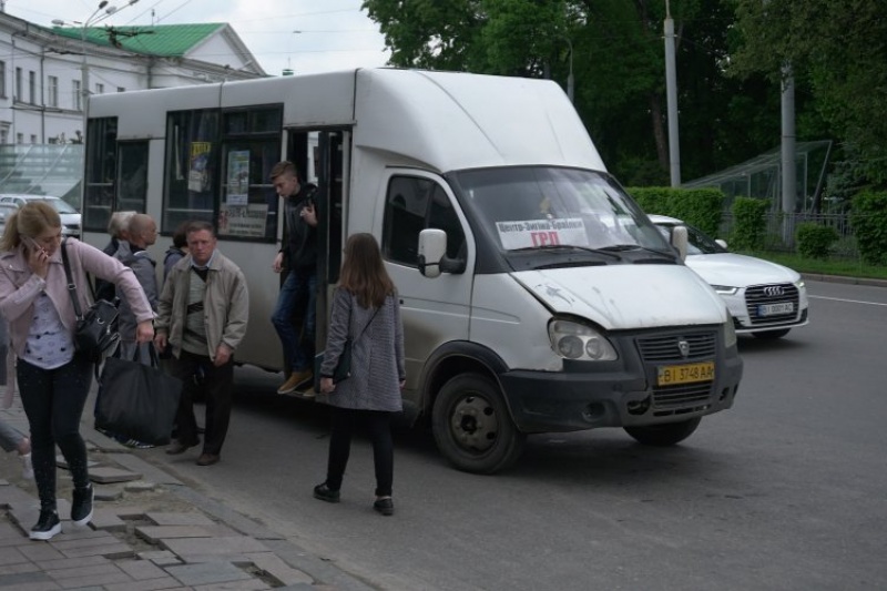 Полтавські перевізники обіцяли, що не вийдуть на маршрути: водії написали заяви на звільнення