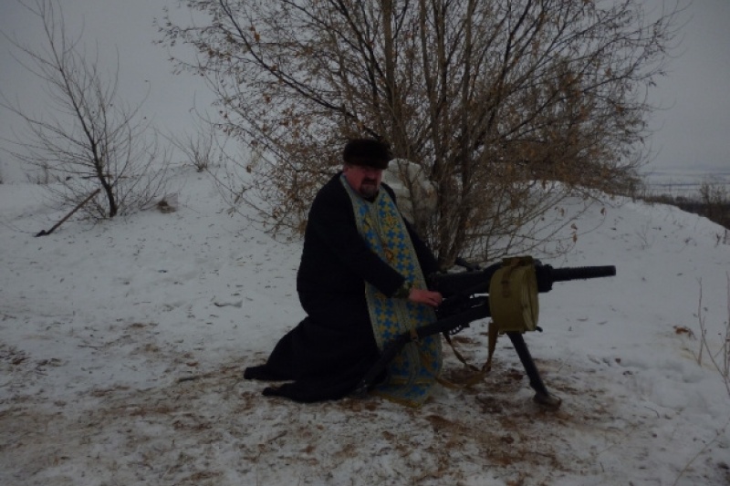 На Волыни попов-раскольников учат пользоваться оружием и применять его