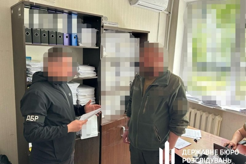 Задержан комбат, который выплачивал своей подчинённой боевые, хотя она находилась вдали от фронта