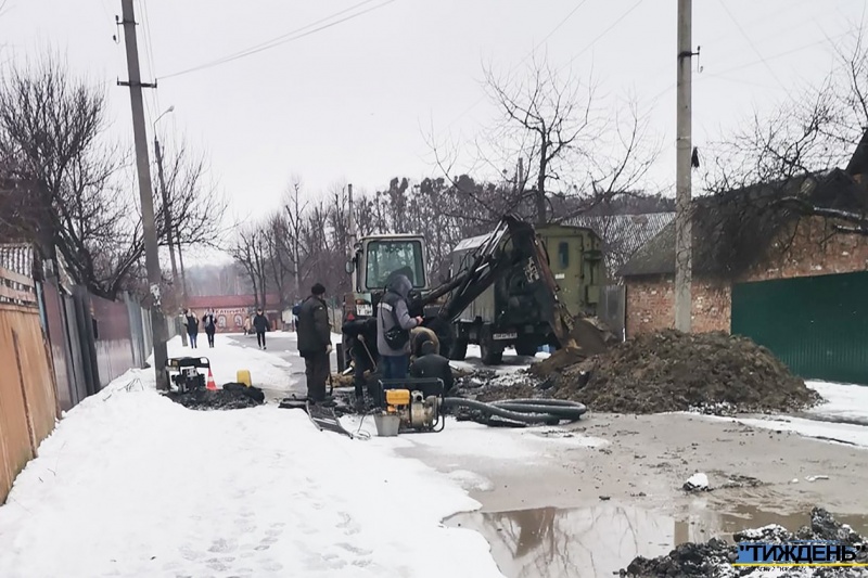 Аварія на водогоні: частина центру Тростянця знову два дні без води