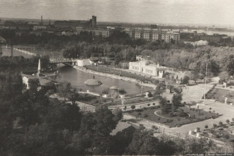 Уникальное видео Днепра в 1954 году: в город съезжались со всего СССР