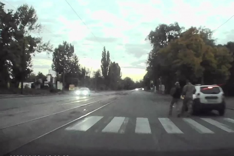 В Днепре полицейские сбили мужчину, который пытался убежать от ТЦКашников