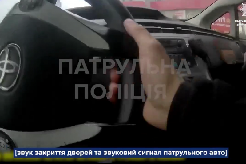 В Запорожье друг, спасая друга, напал на патрульную полицию с топором