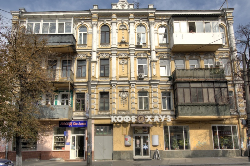 В Киеве на улице Константиновской разбили бюст Пушкина