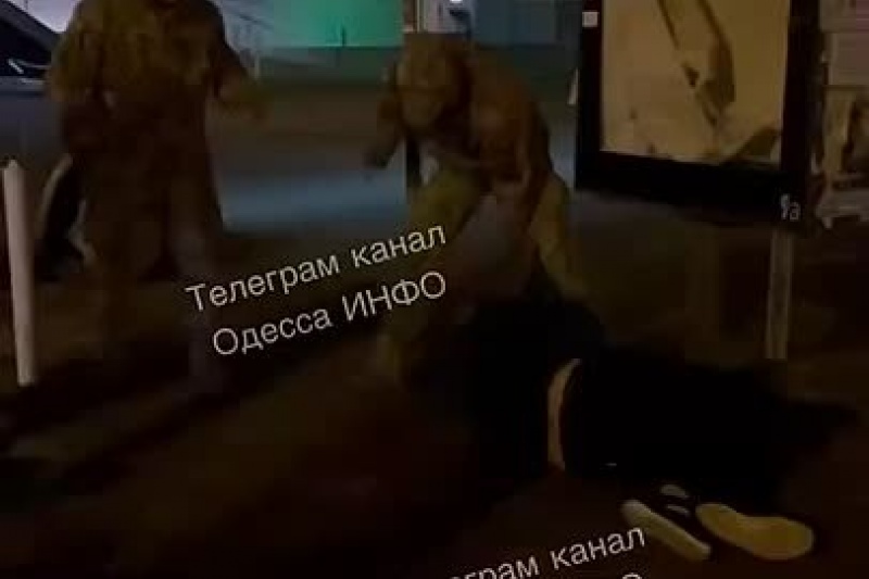 В Одессе около Привоза случилась потасовка гражданских с ТЦКашниками