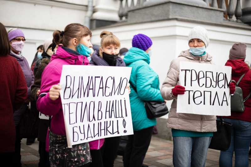 Біля Полтавської міської ради мітингують жителі 109-мікрорайону